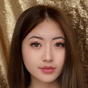 Valerie Pola, 22 (TikTok Star)