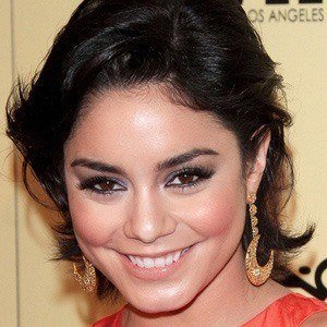 Vanessa Hudgens, 36 (Cantante Pop)