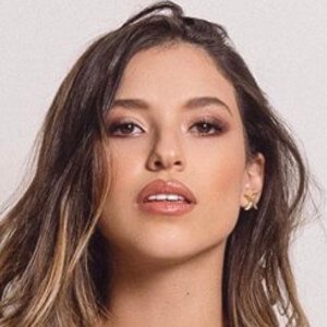 Vanessa Oliveira De Sousa, 27 (YouTube Star)