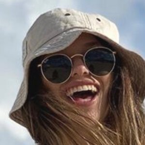 Vanessa Oliveira De Sousa, 27 (YouTube明星)