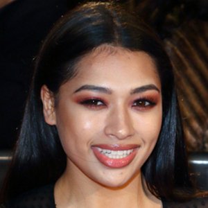 Vanessa White, 36 (流行歌手)