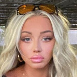 Vanna Einerson, 22 (TikTok Star)