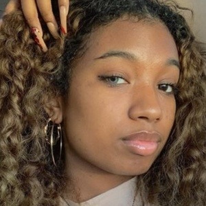 Vanni Alayah, 23 (TikTok明星)