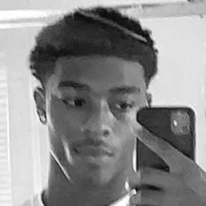 Veezieesteezy, 22 (TikTok明星)