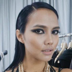 Veronika Krasnasari, 33 (模特)