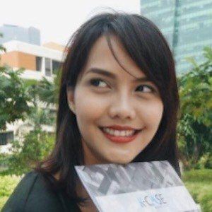 Veronika Krasnasari, 33 (模特)