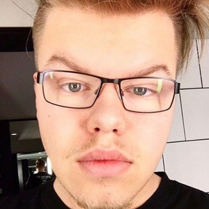 Victor Höglund, 26 (YouTube Star)