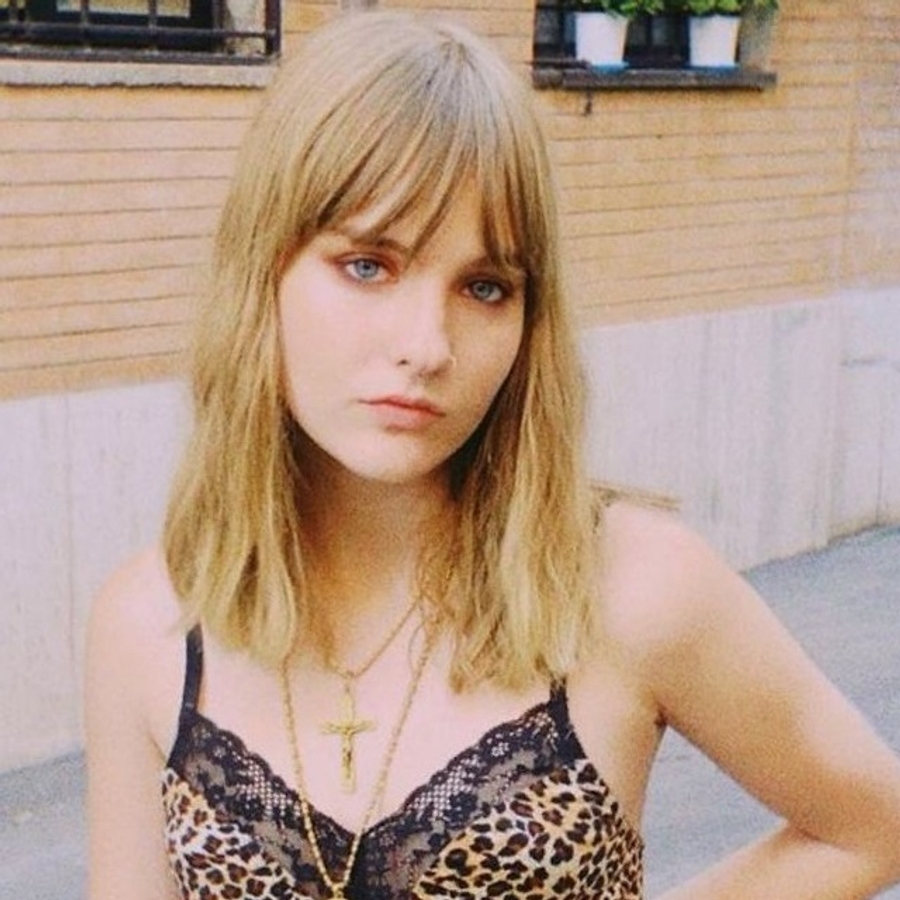 Victoria De Angelis, 25 (Bassist)