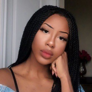 Victoria Katei, 27 (Instagram明星)