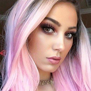 Victoria Lyn image 2