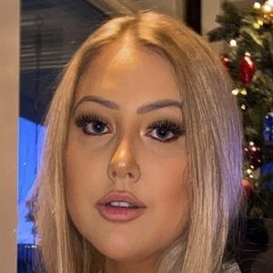 Victoria Skau, 26 (YouTube Star)