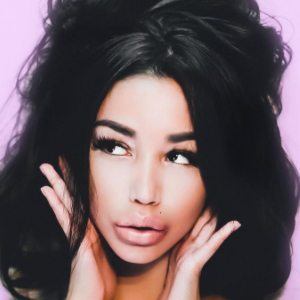 Victoria Vanna, 28 (Instagram Star)