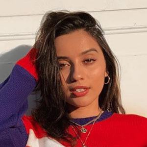 Victowia, 24 (YouTube Star)