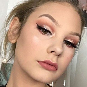 Viktoria Harrysson, 22 (YouTube Star)