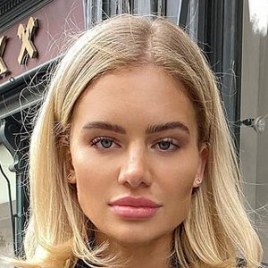 Viktoria J. Hutter, 29 (Instagram Star)