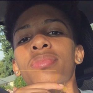 Viniq, 25 (TikTok Star)