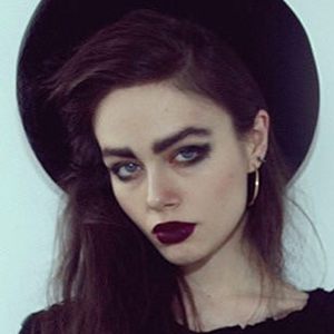 Violet Ell, 37 (Blogger)