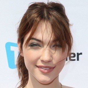 Violett Beane image 3