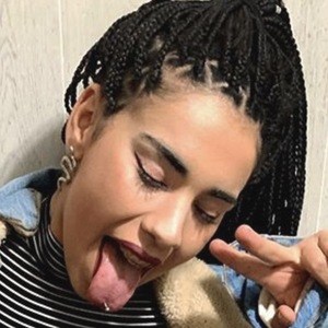 Vivi Casaman, 25 (Instagram Star)