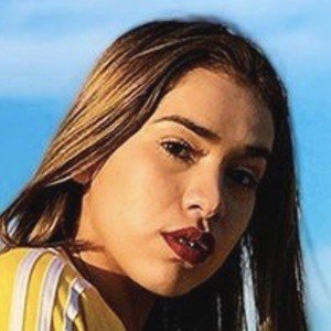 Vivi Casaman, 25 (Instagram Star)