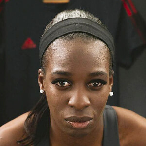 Viviane Asseyi, 31 (足球运动员)