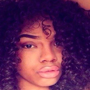 Vonneke Bonneke, 27 (YouTube Star)