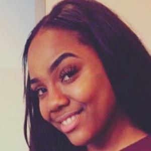 Vonneke Bonneke, 27 (YouTube Star)