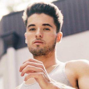 Wade Poezyn, 36 (Người mẫu)