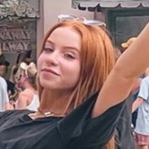 wc_Emily, 18 (TikTok Star)