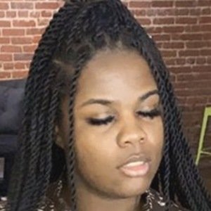 Weluvche, 26 (Instagram Star)