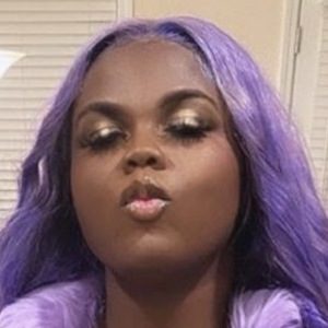 Weluvche, 26 (Instagram Star)