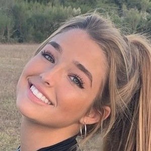 Whitney Robbins, 22 (TikTok明星)