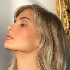 Xenia Adonts, 33 (Blogger)
