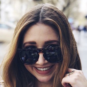 Xenia Karen (Instagram Star) - Age, Birthday, Bio, Facts, Family, Net