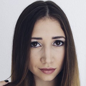 Xenia Karen (Instagram Star) - Age, Birthday, Bio, Facts, Family, Net