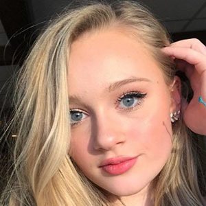 Xoxo Ella, 20 (YouTube Star)