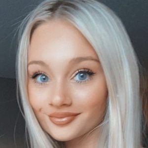 Xoxo Ella, 20 (YouTube明星)