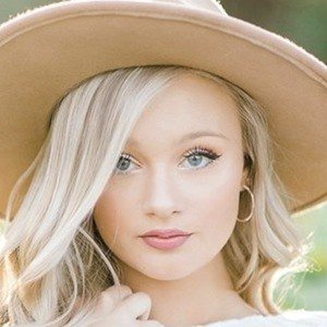 Xoxo Ella, 20 (Star di YouTube)