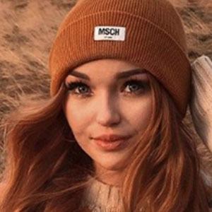 XoxoLiana, 26 (TikTok Star)