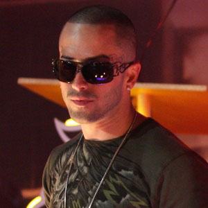 Yandel, 48 (雷鬼歌手)