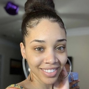 Yanni Giles, 30 (TikTok明星)