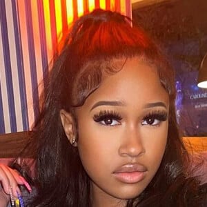 Yanni Monet, 22 (Звезда Тиктока)