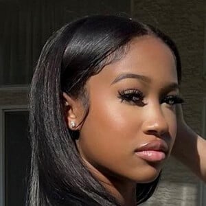 Yanni Monet, 22 (Звезда Тиктока)