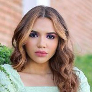 Yarissa RT, 35 (YouTube Star)