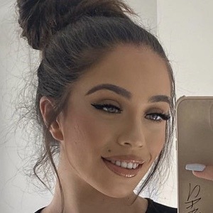 Yasmin hadfield image 6