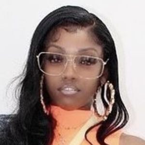 Yaya Robinson, 36 (时装设计师)