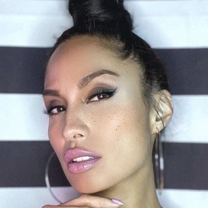 Yazmin Nicole, 34 (Modelo)