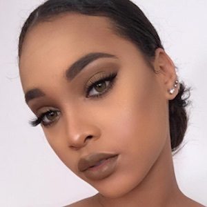 Yolanda Smallegange, 31 (Instagram Star)