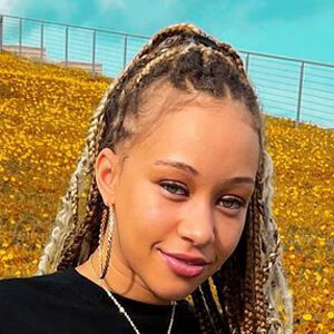 Young Jas, 25 (电台主持人)