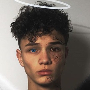 Youri Kneefel, 23 (TikTok Star)